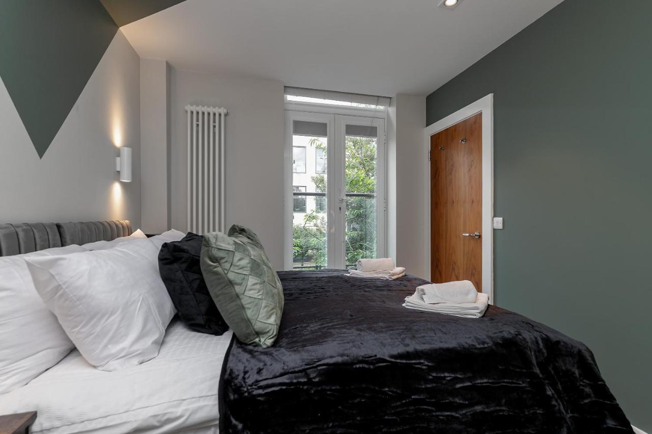 Mk Centre, The Diamond Suite, Free Parking Space, Premium Spacious With Foosball Table *