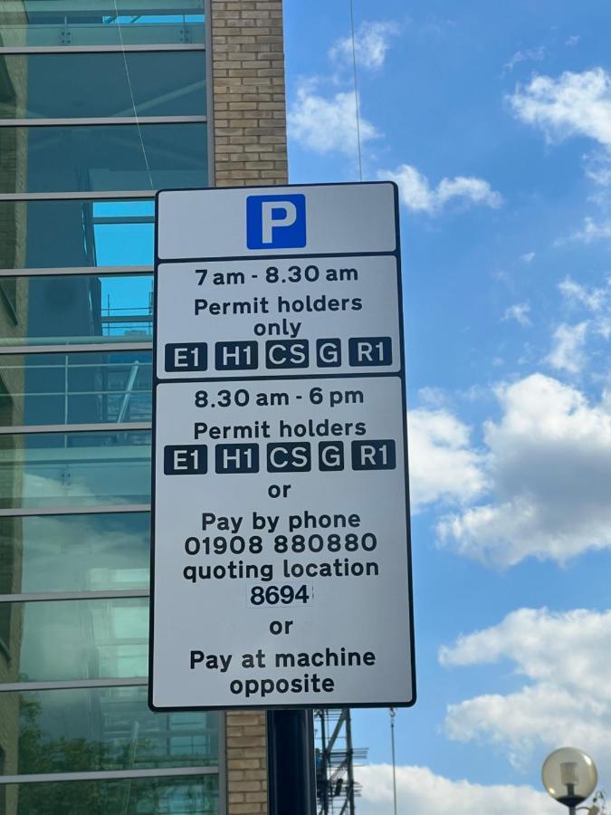 Mk Centre, The Diamond Suite, Free Parking Space, Premium Spacious With Foosball Table Appartamento Milton Keynes